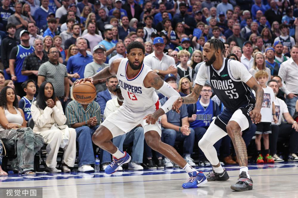 边锋脱颖而 边锋脱颖而