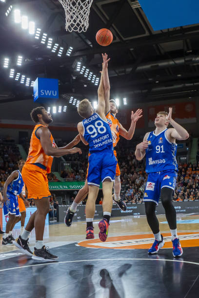 而利马则在 而利马则在