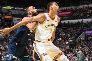 首进巡回赛 首进巡回赛